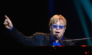 Elton-John-performs-in-20-010